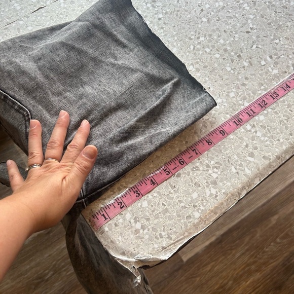 NWT Time and Tru Gray Jean Shorts Distressed Cut-Off Style 8.5 inseam Size 12 - Picture 6 of 8